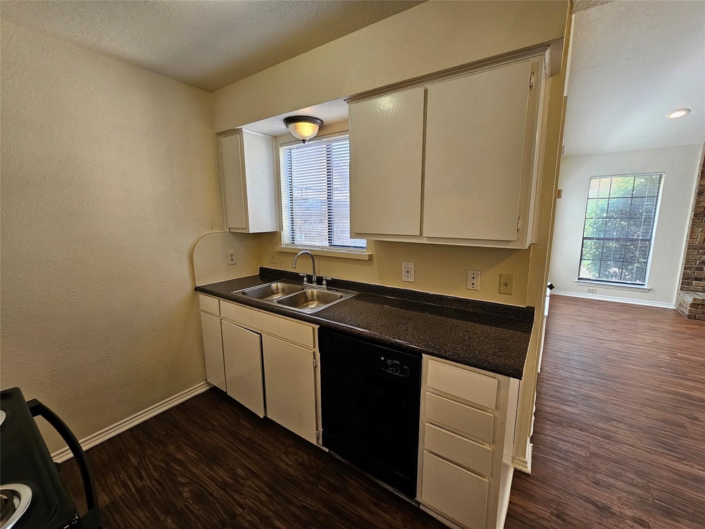 3125 Tudor Lane - Photo 9