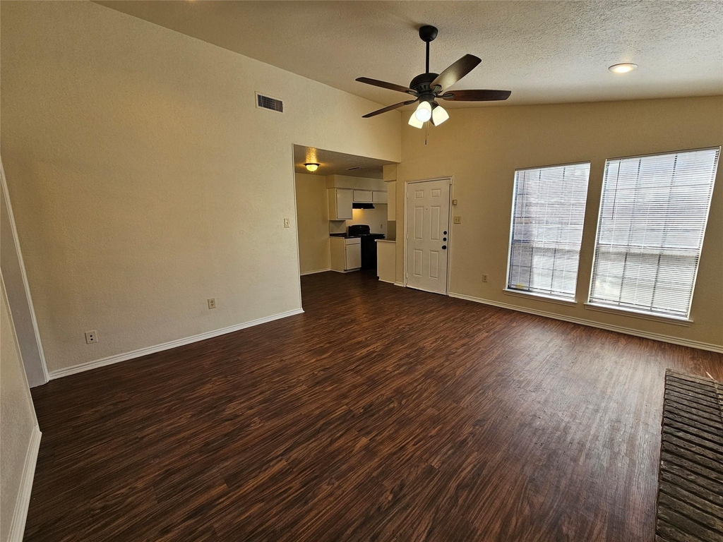3125 Tudor Lane - Photo 3