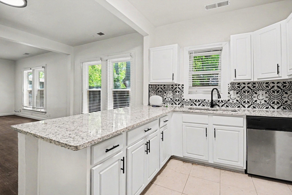 915 Annex Avenue - Photo 9