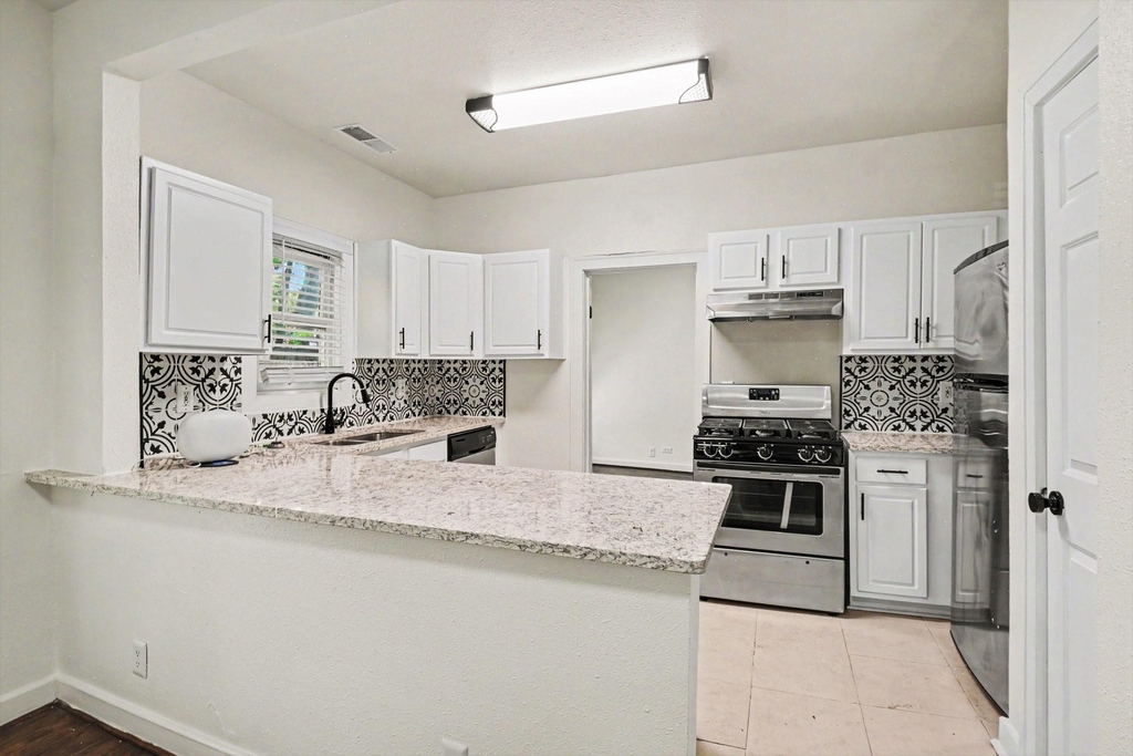 915 Annex Avenue - Photo 13