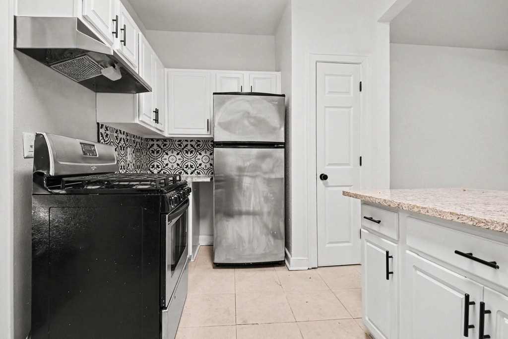 915 Annex Avenue - Photo 11