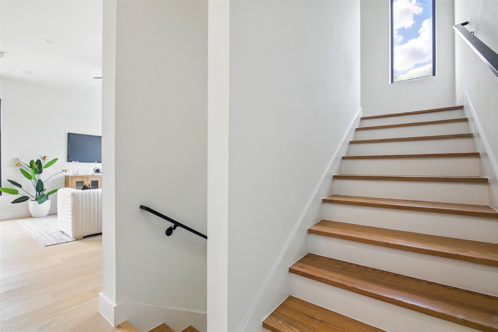 430 E 8th - Photo 22