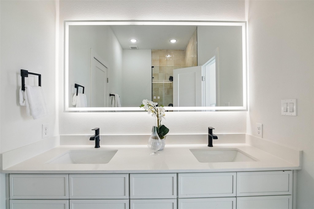 430 E 8th - Photo 20