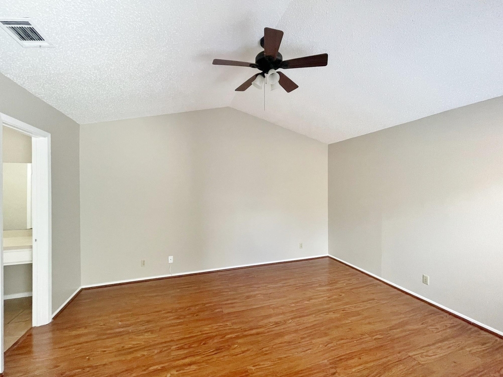 1910 Wilshire Drive - Photo 22