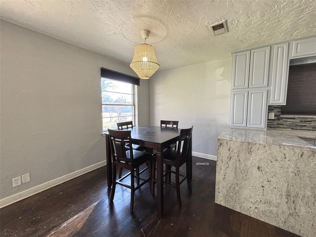 1601 Park Place - Photo 2