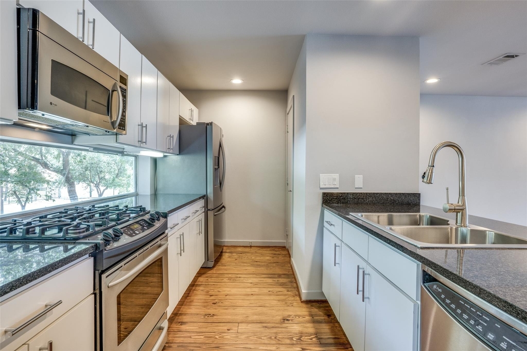 4213 Dickason Avenue - Photo 11