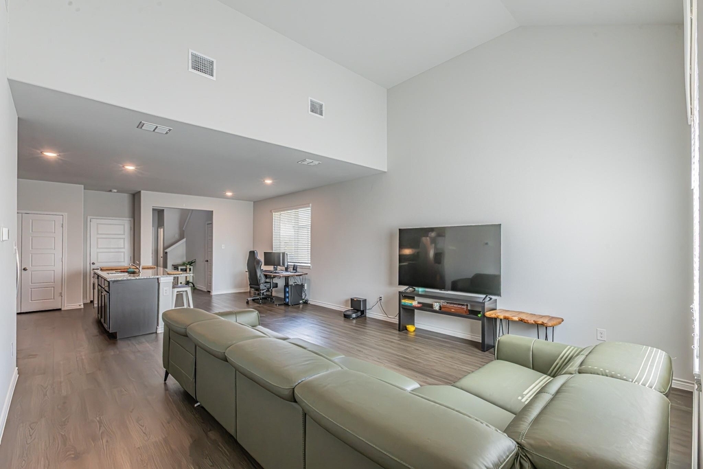 2421 Dahlia Drive - Photo 11