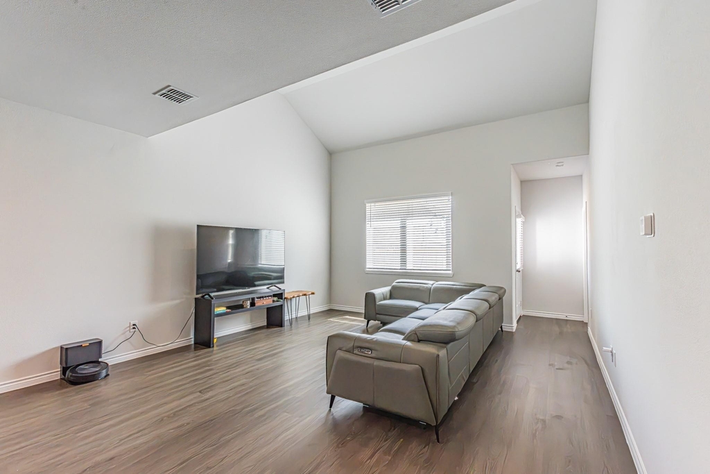 2421 Dahlia Drive - Photo 8