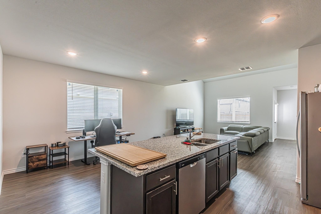 2421 Dahlia Drive - Photo 3
