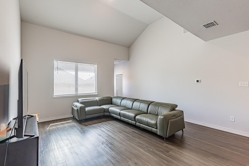 2421 Dahlia Drive - Photo 9