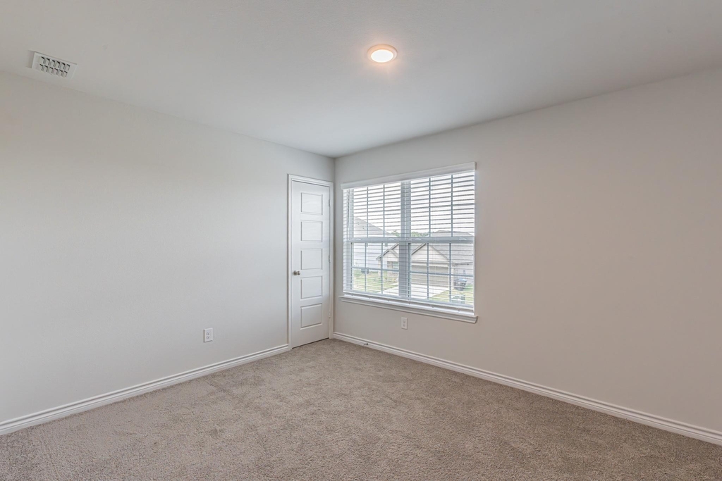 2421 Dahlia Drive - Photo 29