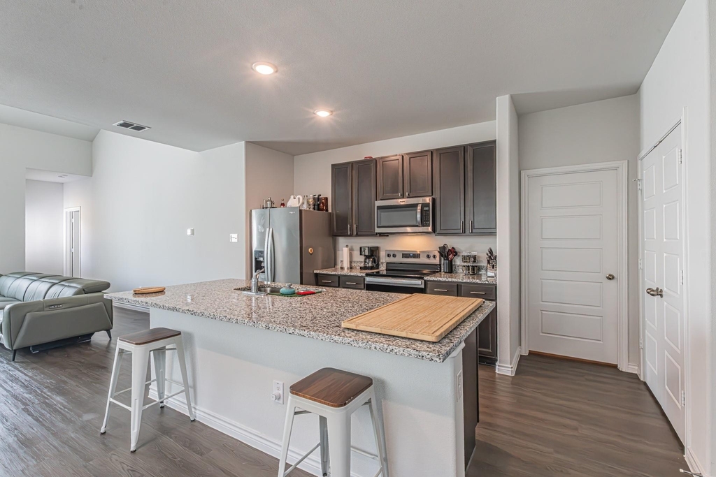 2421 Dahlia Drive - Photo 5