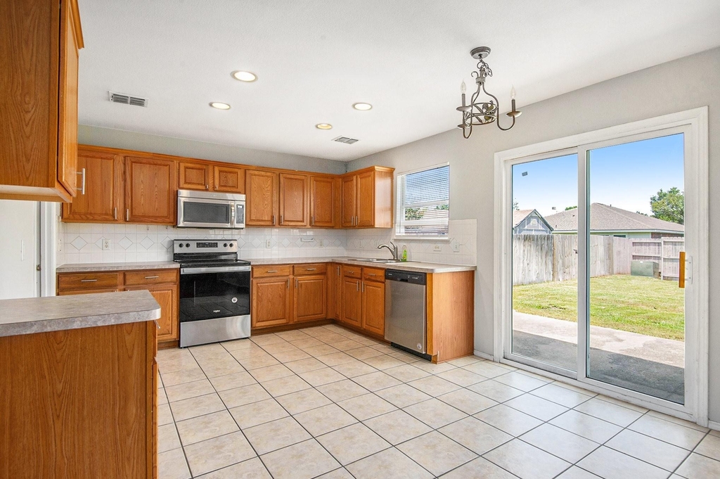 4225 Silverwood Trail - Photo 5