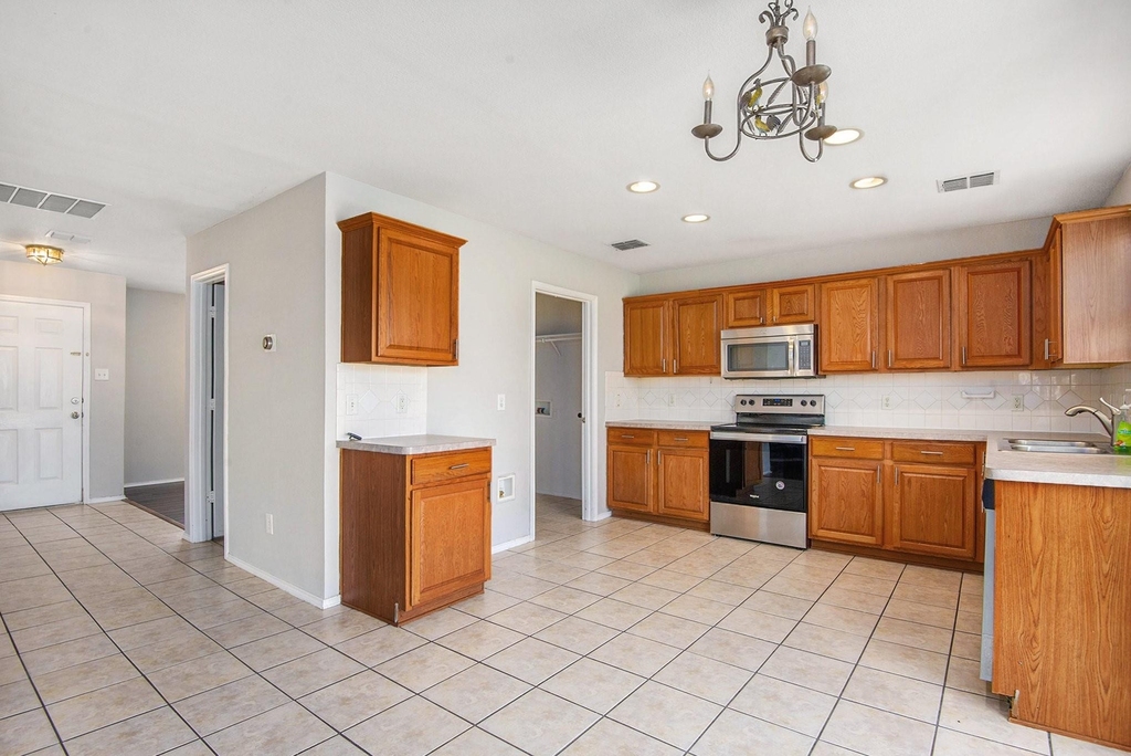 4225 Silverwood Trail - Photo 7