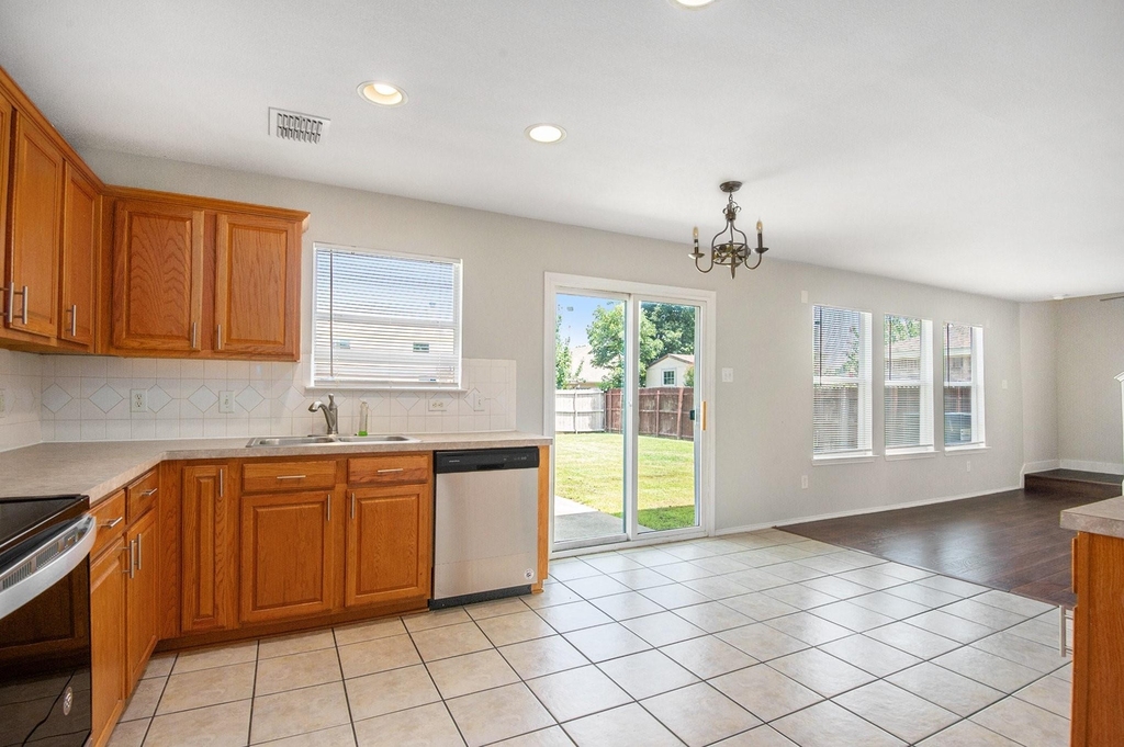 4225 Silverwood Trail - Photo 4