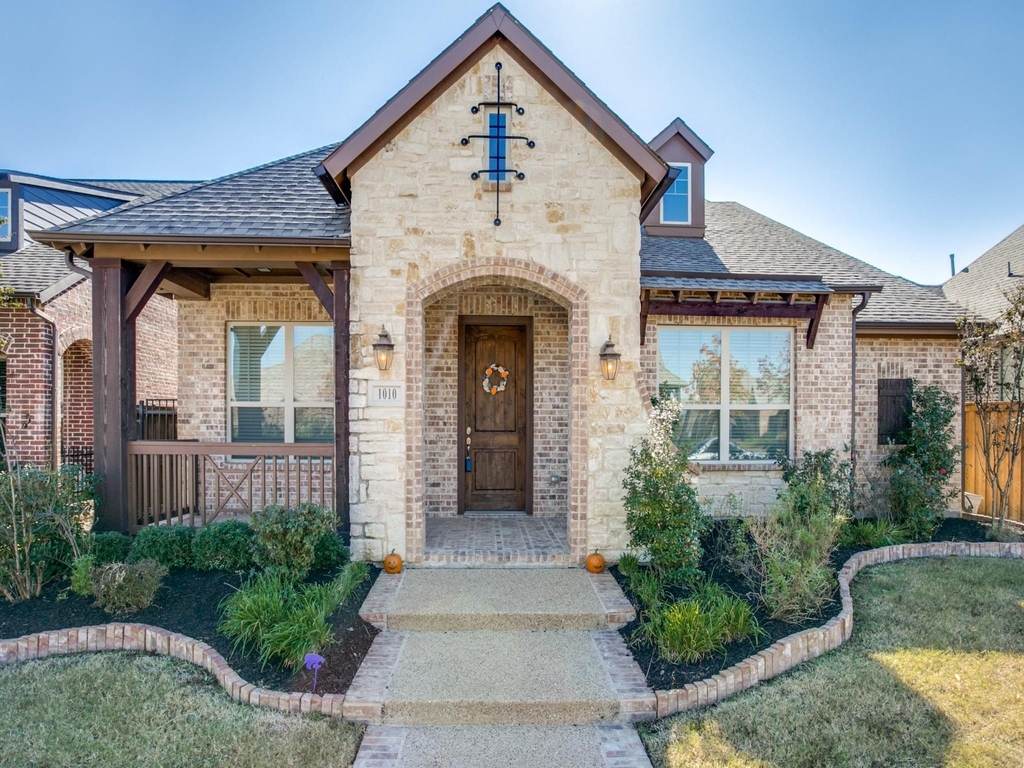 1010 Crystal Oak Lane - Photo 0