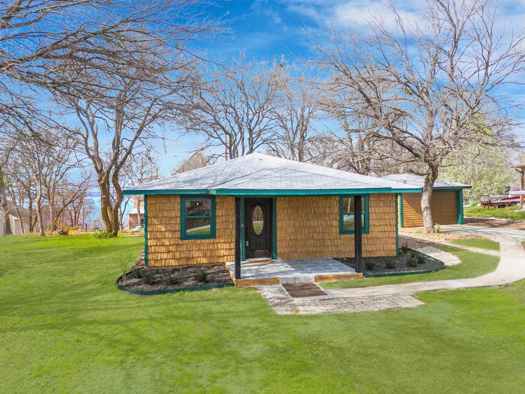 321 Crescent Drive - Photo 2