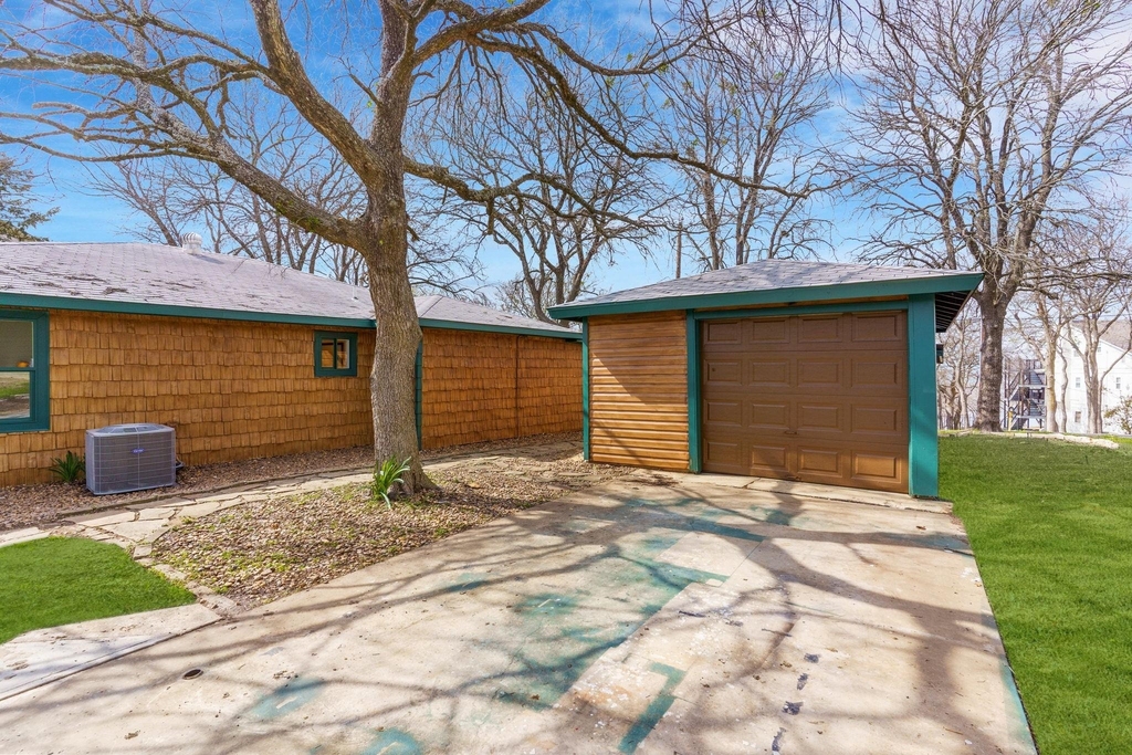 321 Crescent Drive - Photo 5