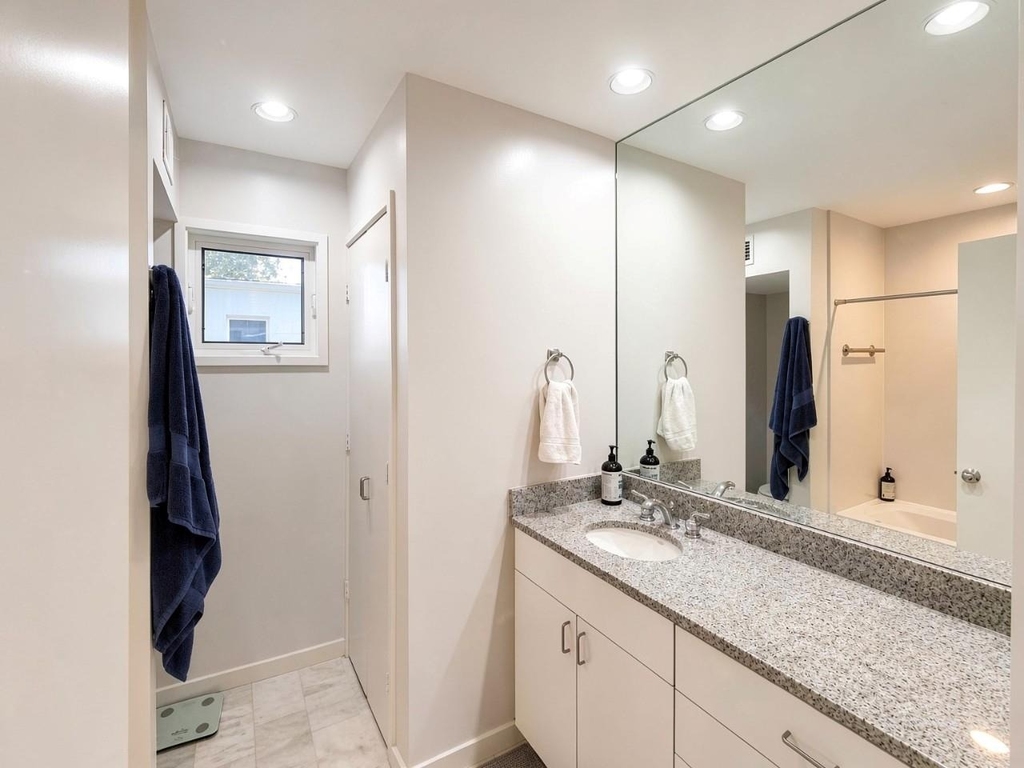4122 Travis Street - Photo 20