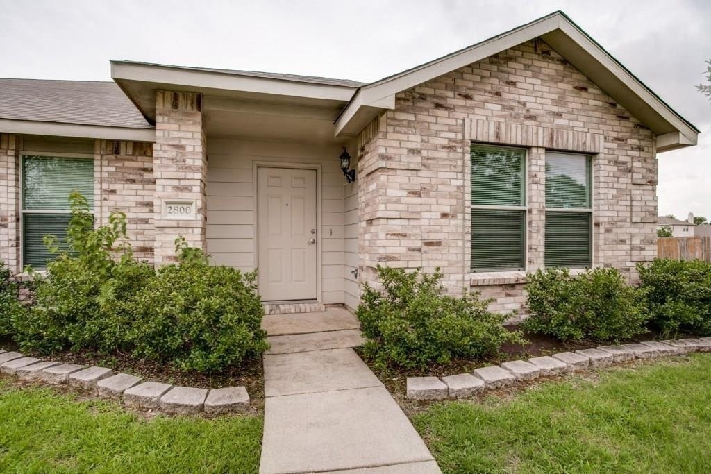 2800 Bissell Way - Photo 2