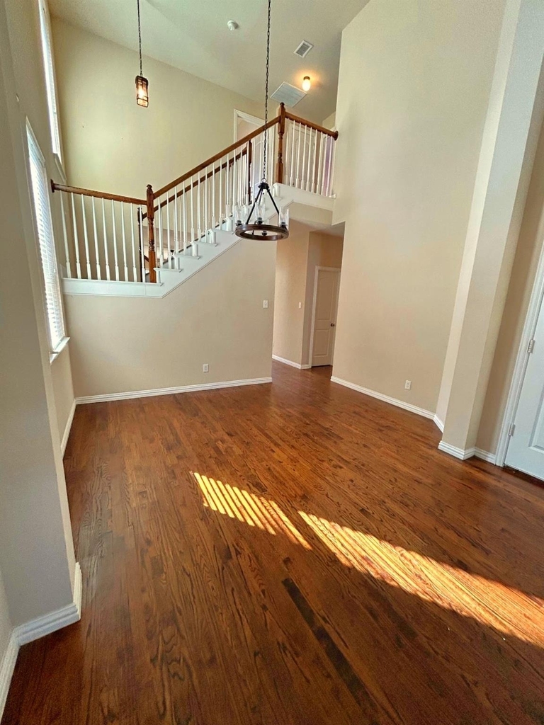 10637 Bolivar Drive - Photo 2