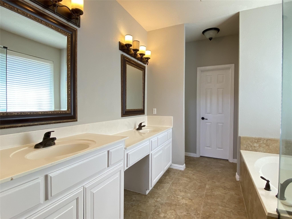 15861 Twin Cove Drive - Photo 15