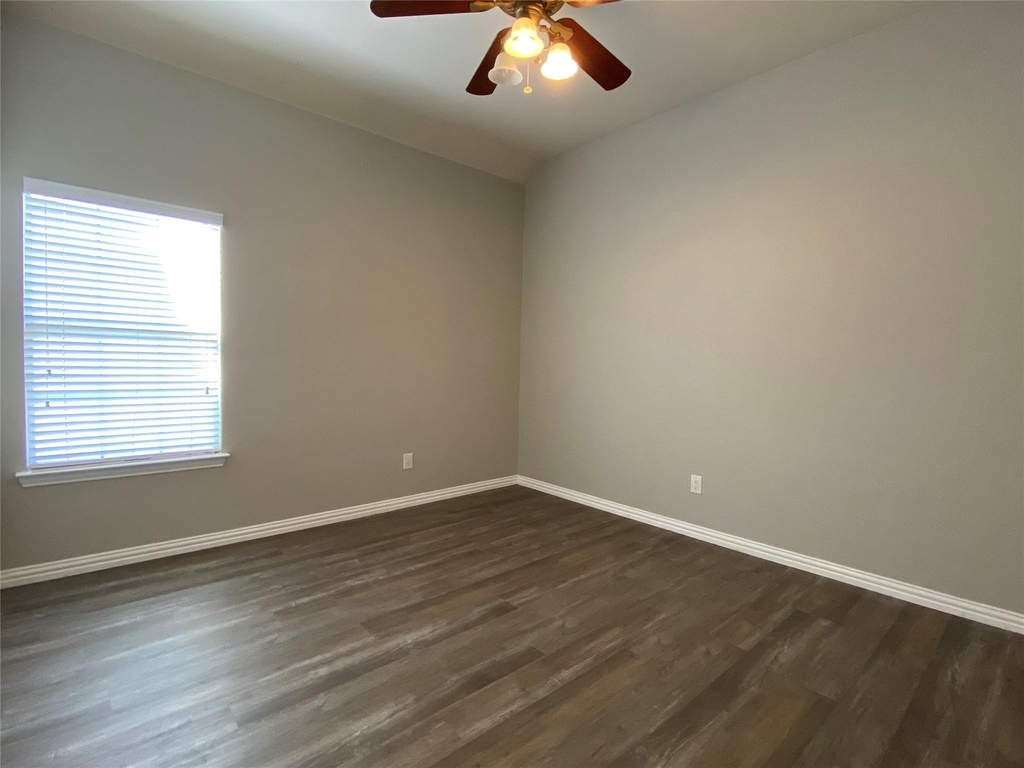 15861 Twin Cove Drive - Photo 10