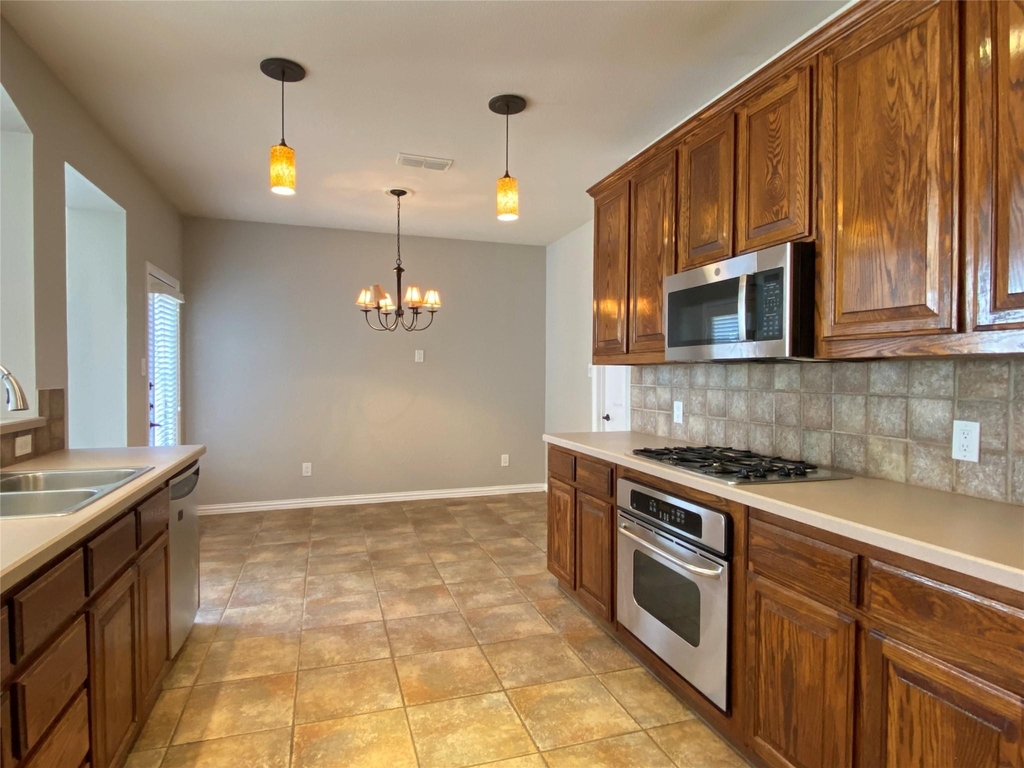 15861 Twin Cove Drive - Photo 5