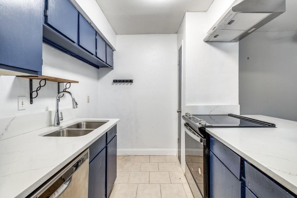 8110 Skillman Street - Photo 7