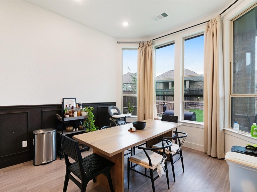 1535 Calcot Lane - Photo 2