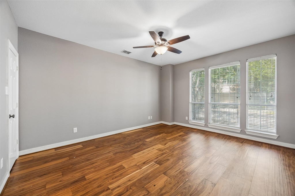 3943 N Hall Street - Photo 11