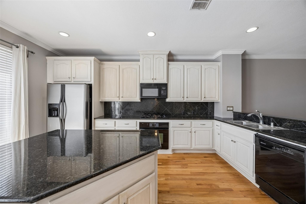 3943 N Hall Street - Photo 19