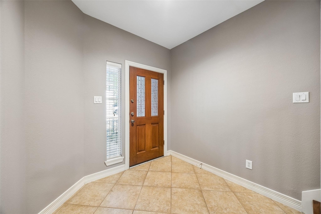 3943 N Hall Street - Photo 9