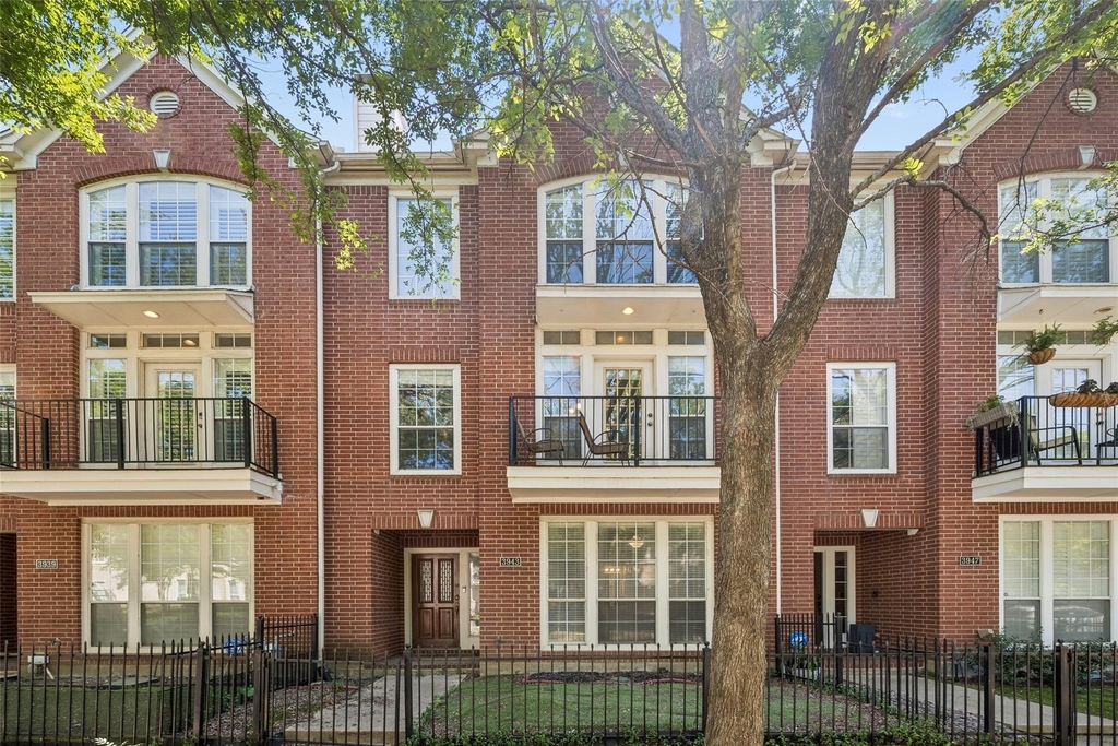 3943 N Hall Street - Photo 0
