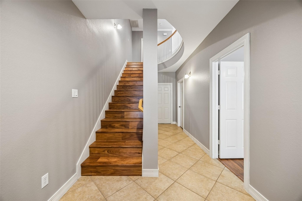 3943 N Hall Street - Photo 10
