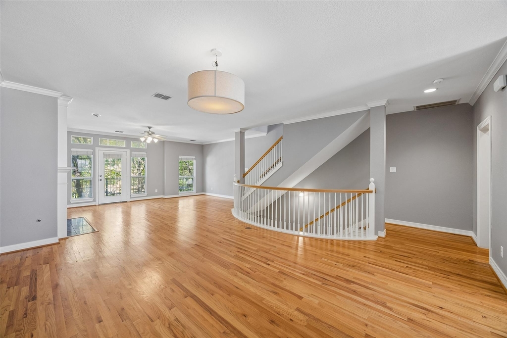 3943 N Hall Street - Photo 2
