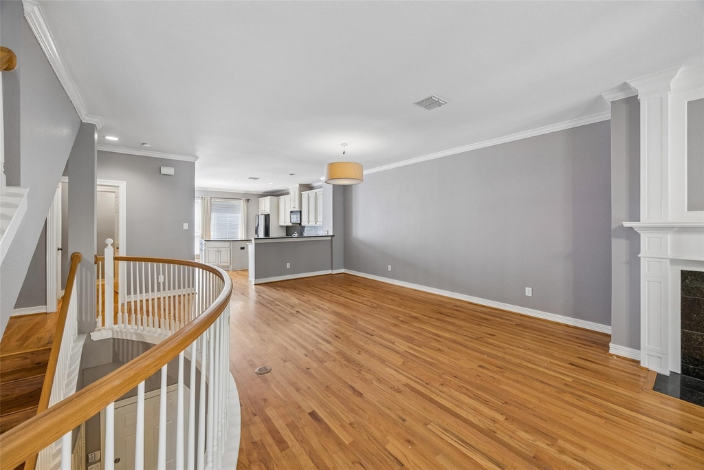 3943 N Hall Street - Photo 3