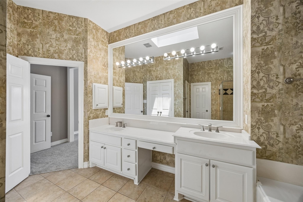 3943 N Hall Street - Photo 24