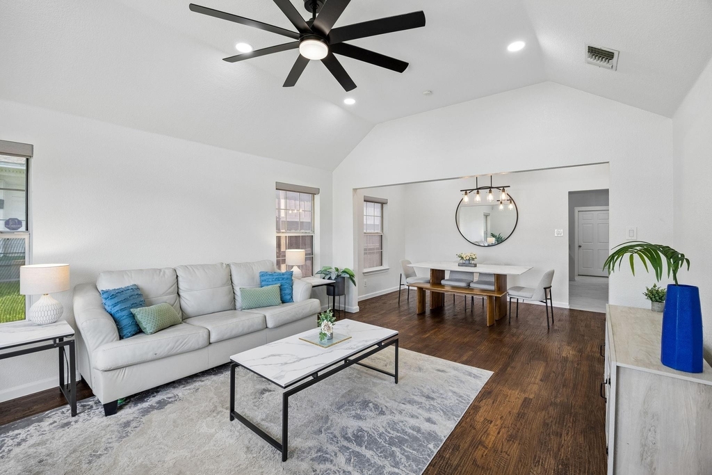 630 W Neely Street - Photo 2