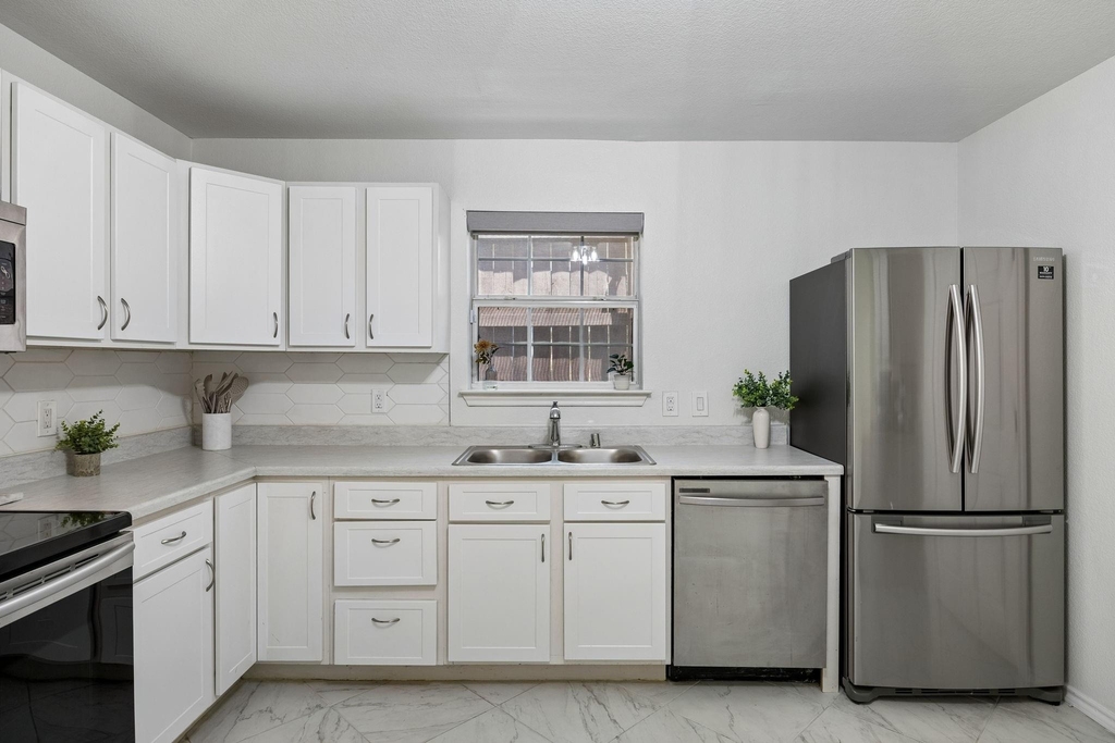 630 W Neely Street - Photo 8