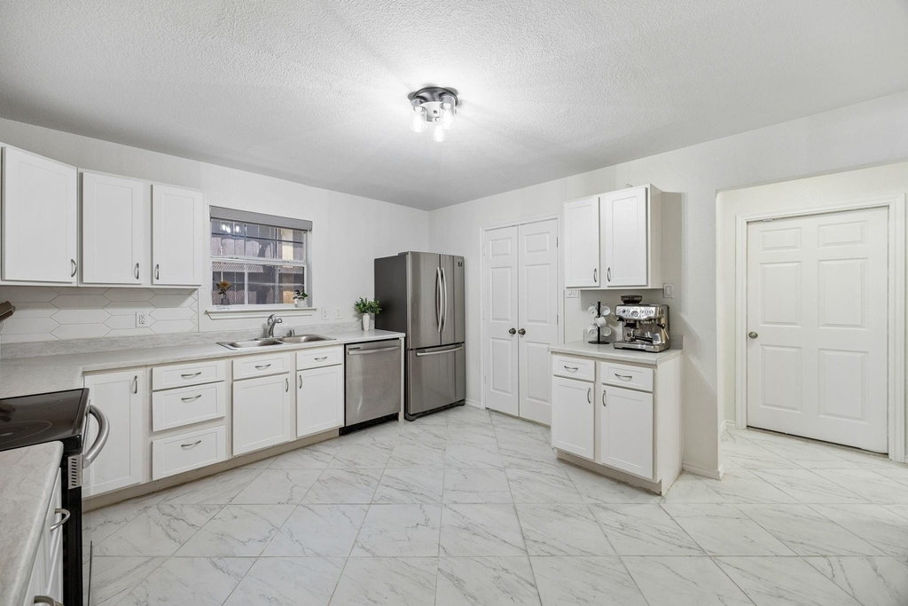 630 W Neely Street - Photo 9