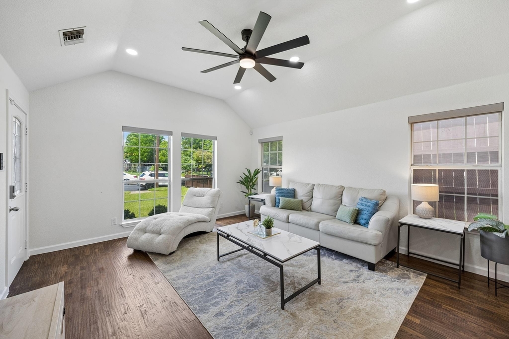 630 W Neely Street - Photo 4