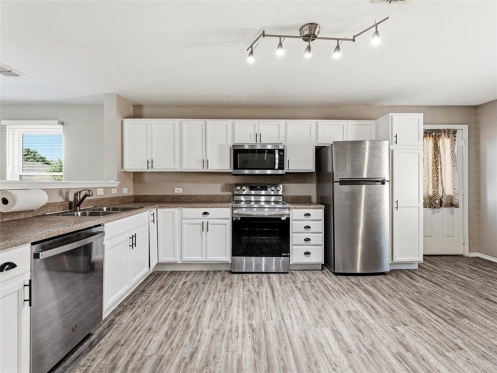 1122 Antoinette Drive - Photo 8