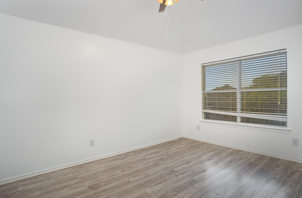 4704 Carolina Trace Trail - Photo 3