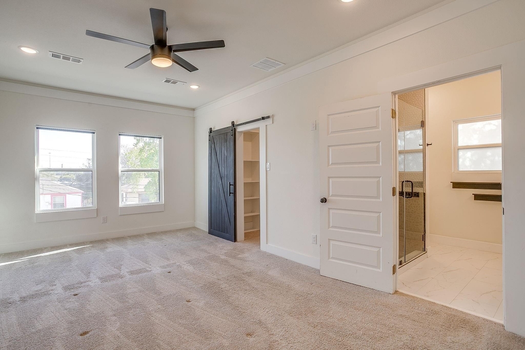 2921 Gipson Street - Photo 8