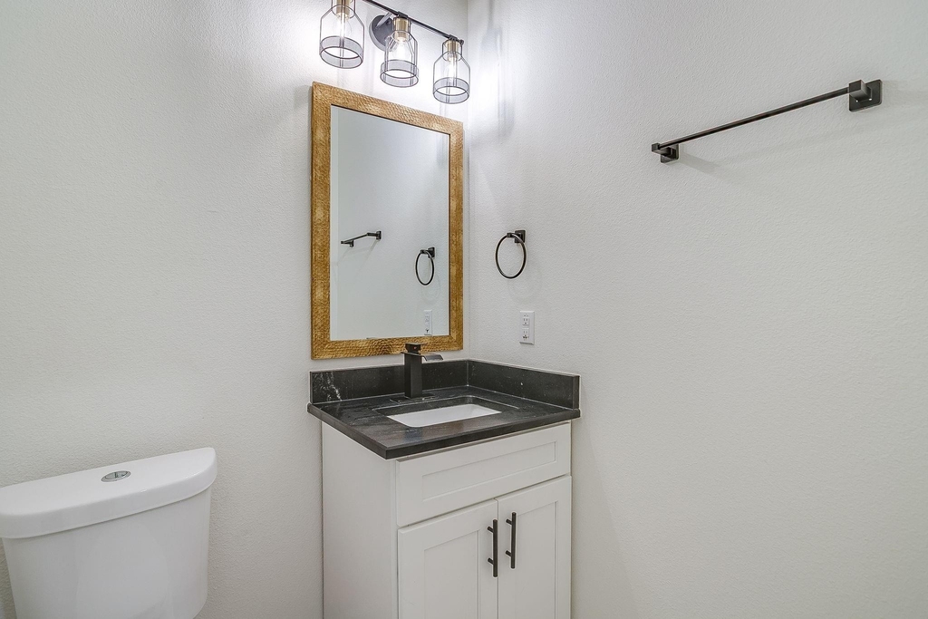 2921 Gipson Street - Photo 6