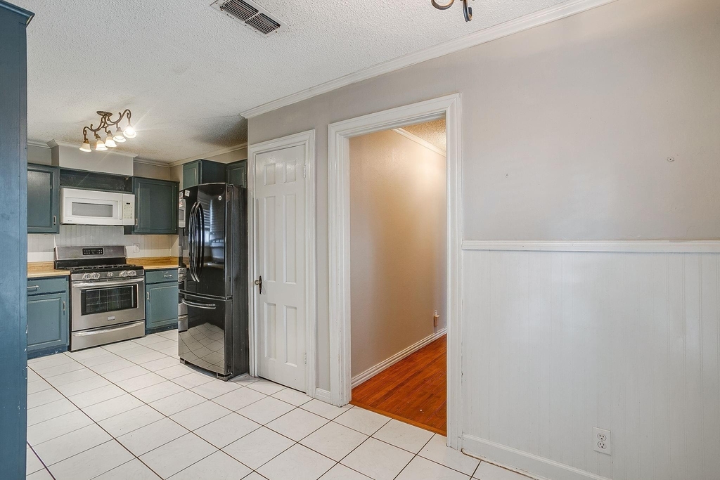 406 Bellevue Drive - Photo 7