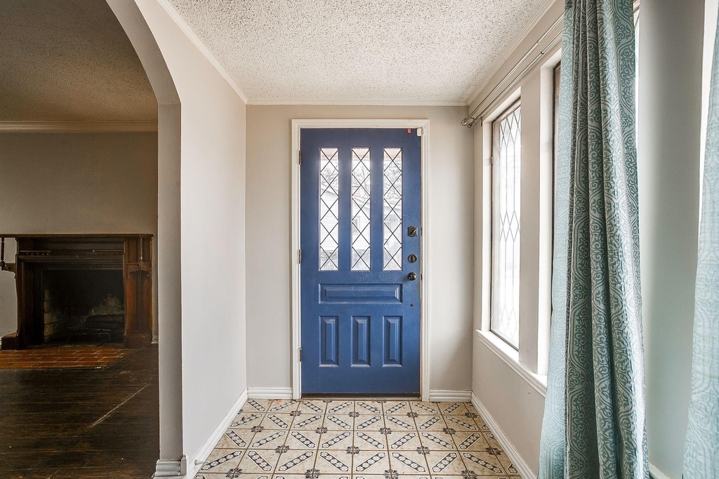 406 Bellevue Drive - Photo 3