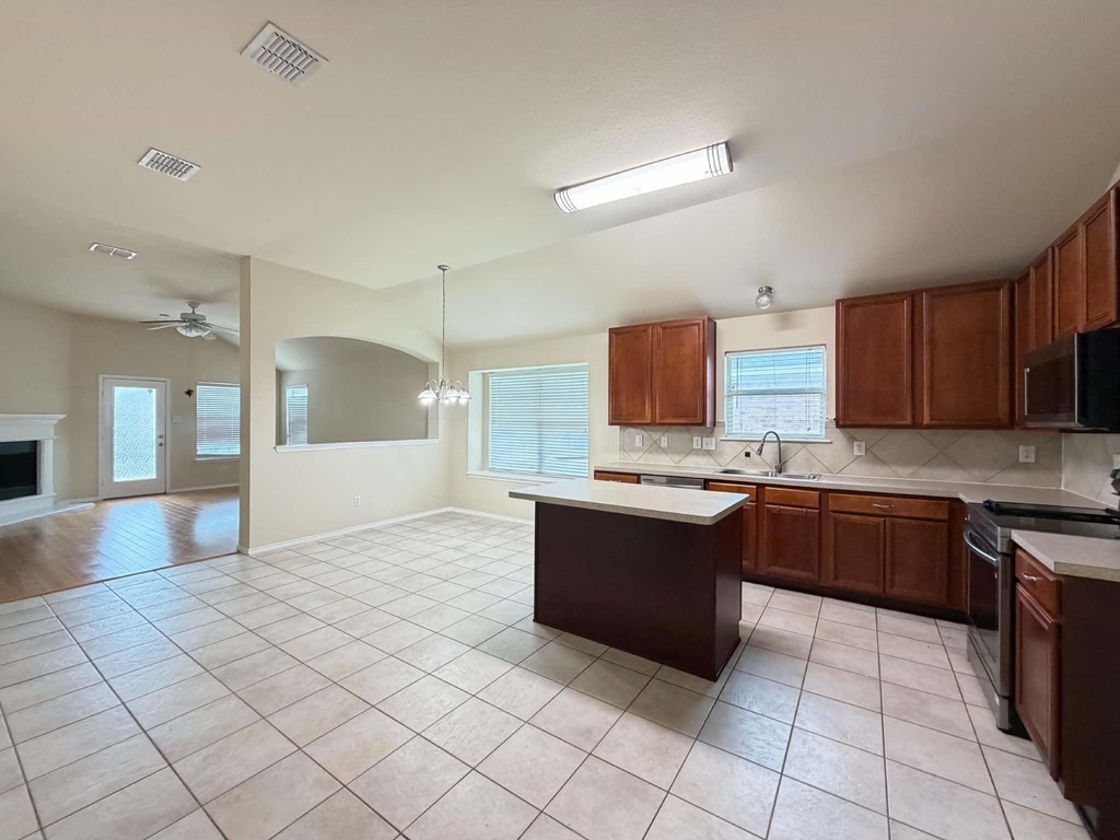 625 Soledad - Photo 2