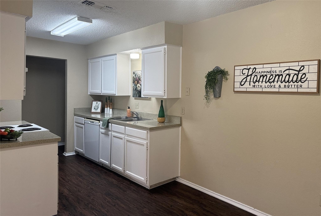 691 Lantana Drive - Photo 4